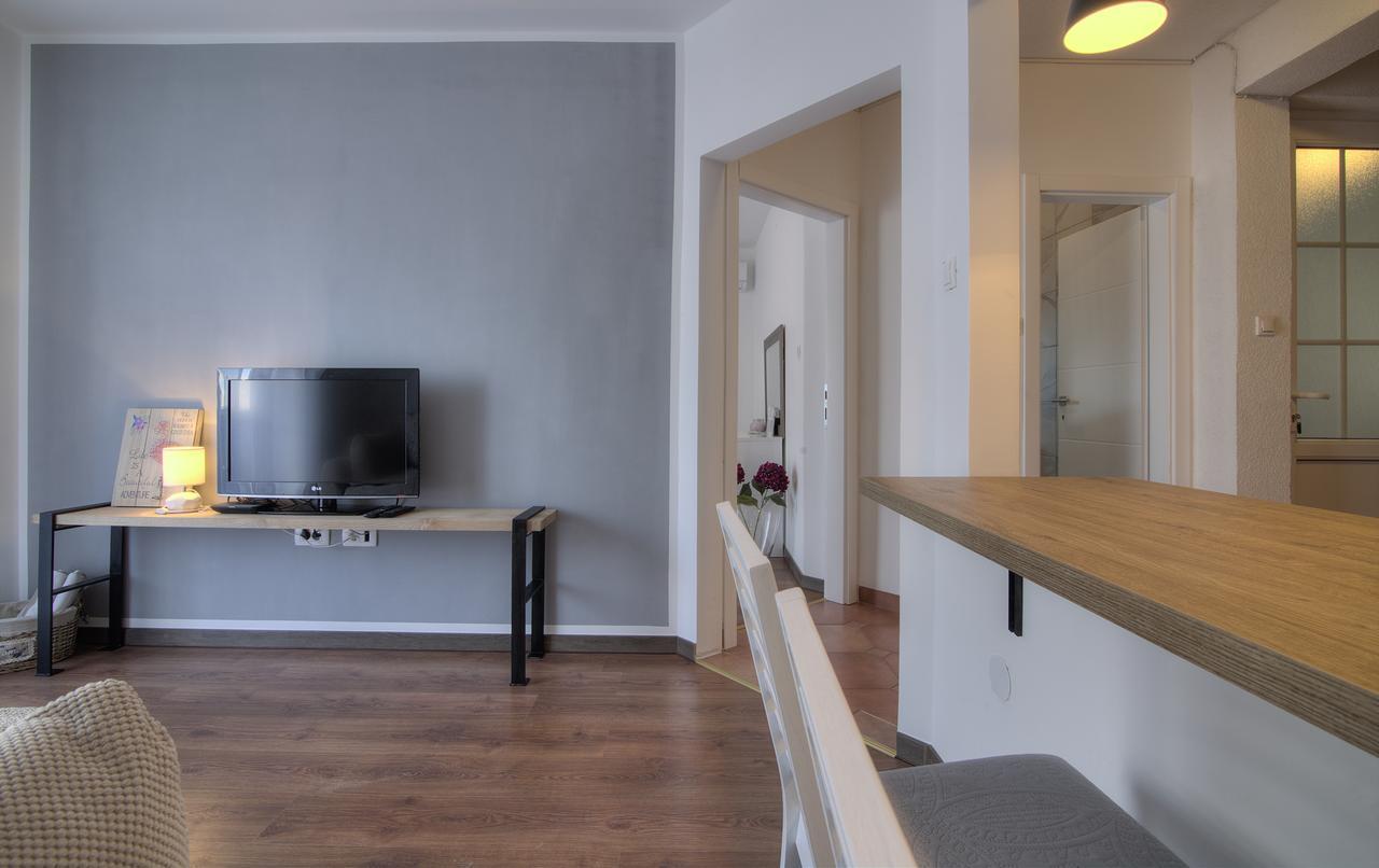 Apartments Lola Senj  Eksteriør billede